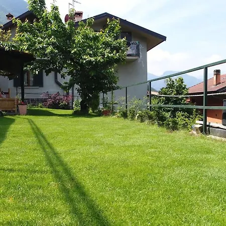 Feriehus Mella House Garden Relax *