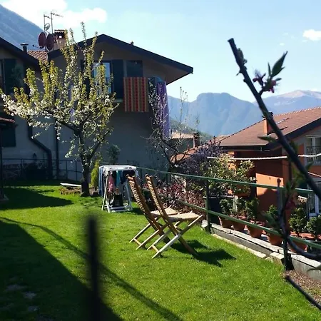 Mella House Garden Relax Ferienhaus