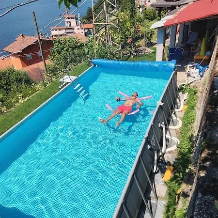 Mella House Garden Relax Ferienhaus *